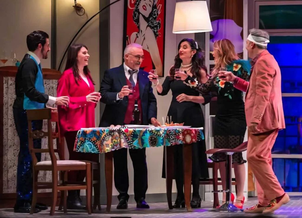 “Napoli, I Promessi Suoceri” al New Teatro Troisi: la commedia che svela le famiglie moderne