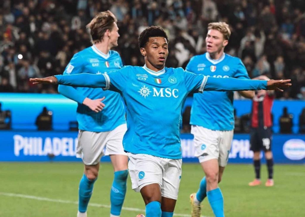 Neres show, Bologna travolto: il Napoli vince la Supercoppa Italiana