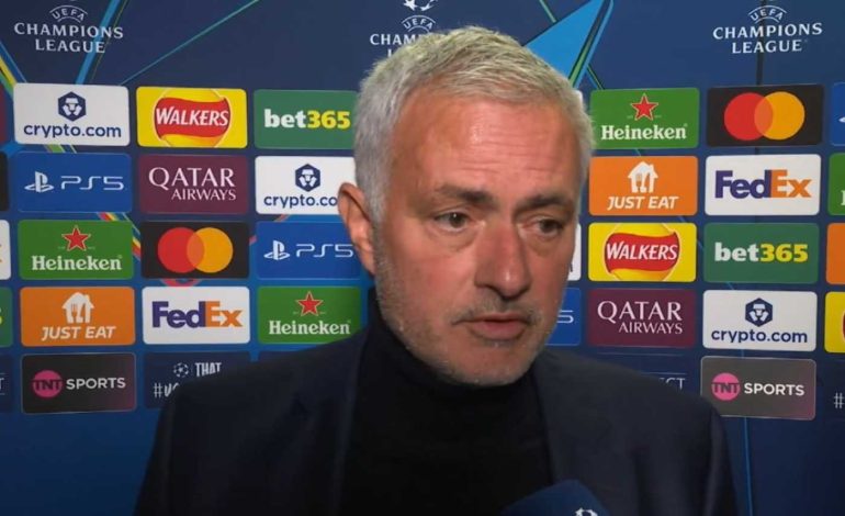 Mourinho esalta il suo Benfica: “Vittoria meritata, incredibile battere così il Napoli”