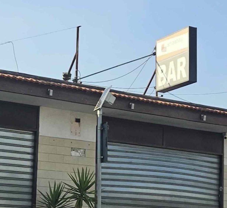 Casavatore, notte di fuoco: furto e incendio in un bar in Piazzale Attila Sallustro