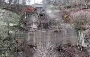 Santuario Montevergine inaccessibile per frana, la messa domenicale è in diretta sui social