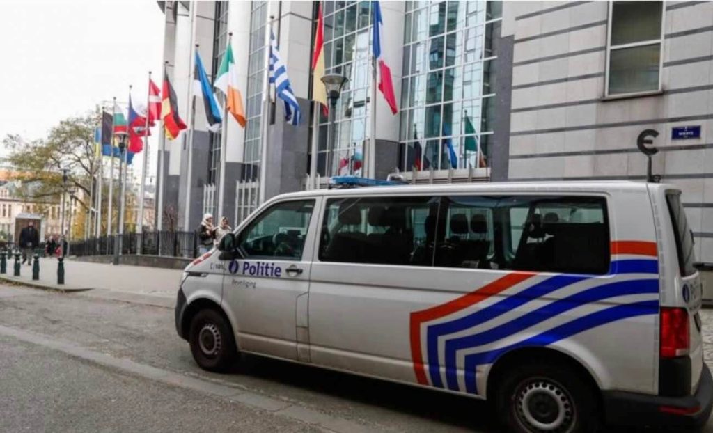 Qatargate, colpo di scena a Bruxelles: arrestato il capo dell’anticorruzione