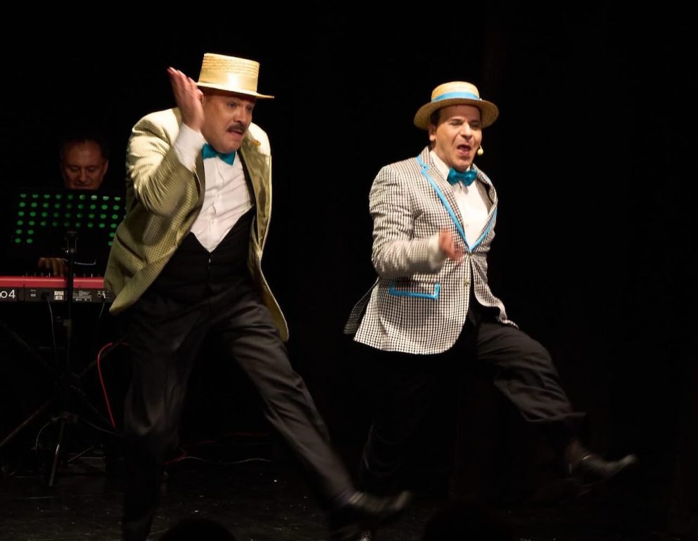 Ai Colli Aminei il varietà napoletano torna in scena: i fratelli Salvetti omaggiano Totò e l’avanspettacolo