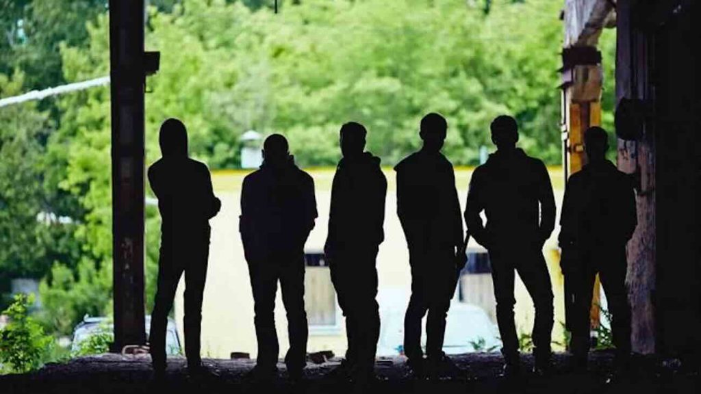 Rapine violente tra minorenni su treni e stazioni: sgominata baby gang