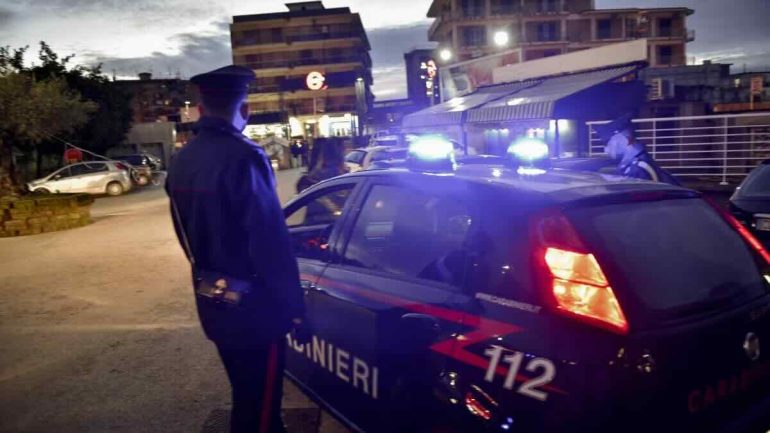 Caivano, minaccia i genitori per ottenere denaro: fermato 55enne