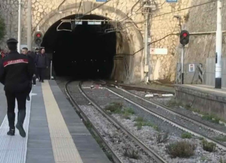 L'ingresso della Galleria della Circumvesuviana a Vico Equense