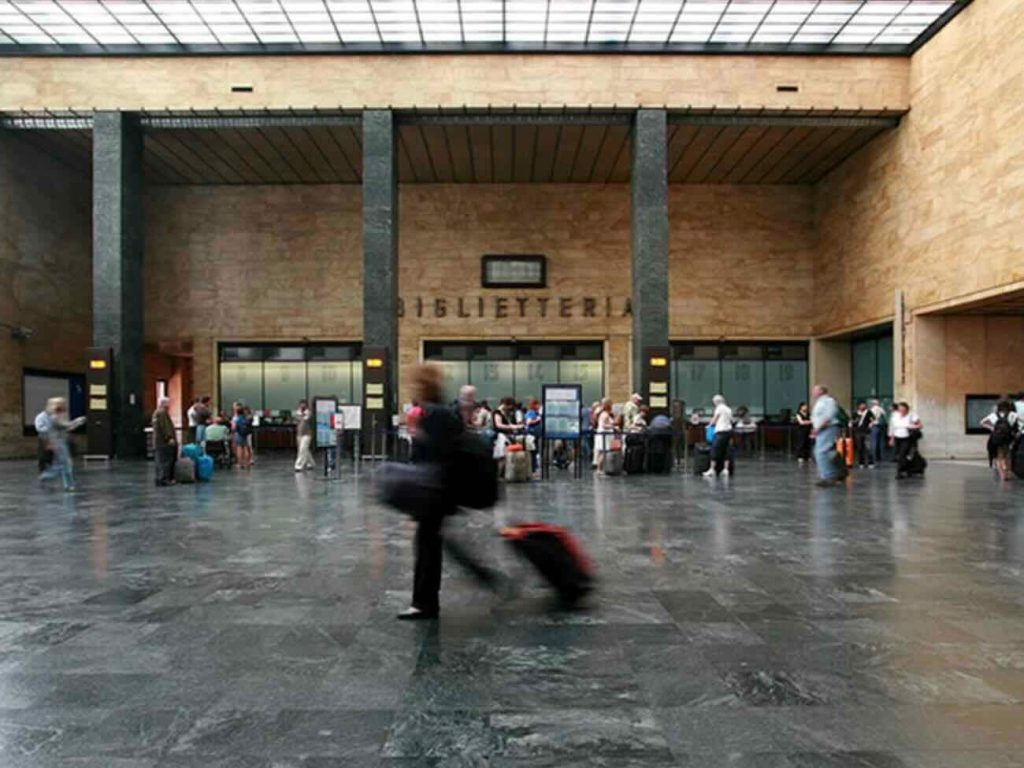 Firenze, minorenne napoletano fermato alla stazione con 15mila euro di gioielli rubati