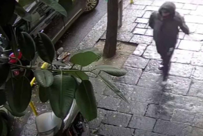 Furti senza sosta a Napoli, nuovo colpo al Vomero: esplode la protesta