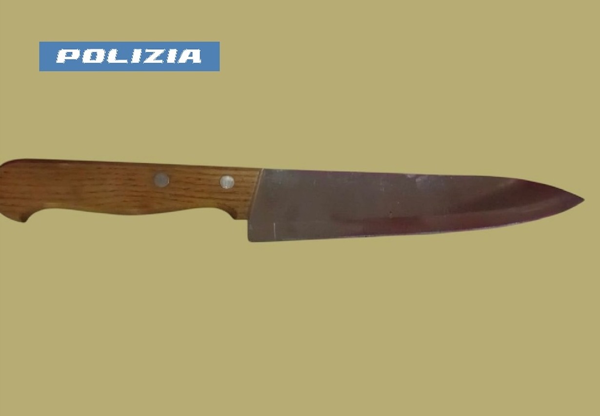 Il coltello sequestrato