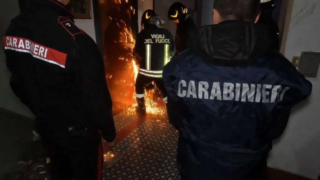 Fuorigrotta, fermato nella notte un presunto commando armato: pistola con matricola abrasa in auto