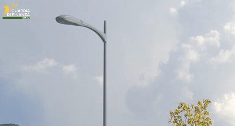 Pomigliano, illuminazione pubblica nei cortili privati: indagati 4 funzionari comunali