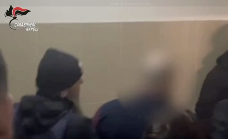 Latitante da un anno e mezzo, preso all’alba a Gricignano: arrestato Antonio Aloia, sul comodino una pistola