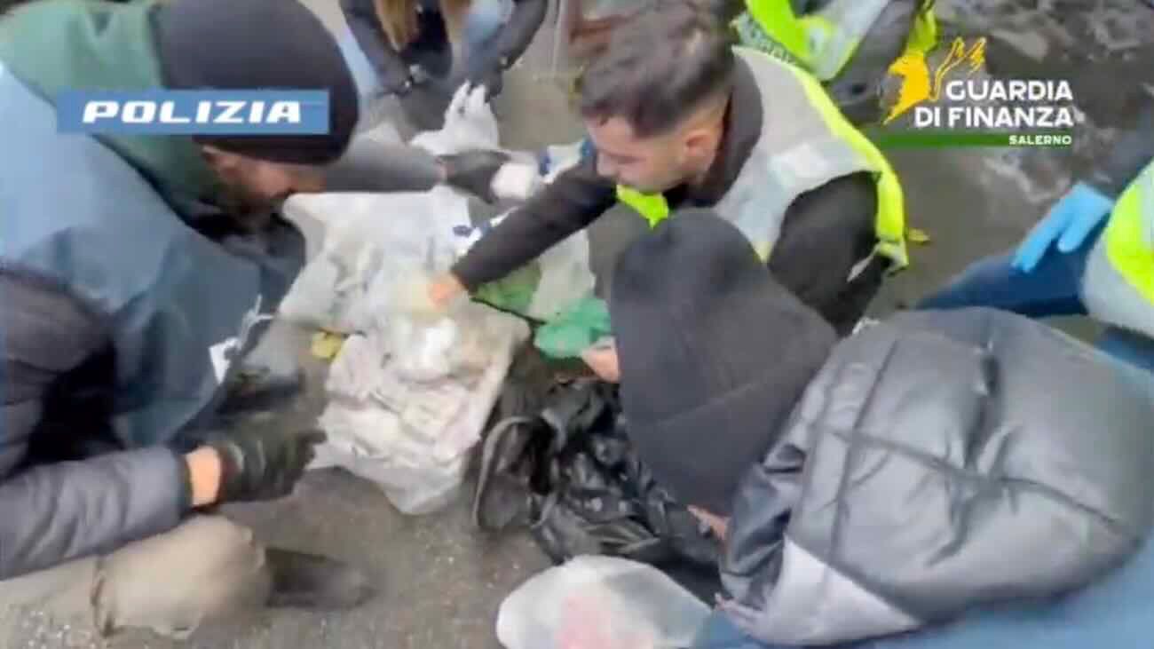 Maxi sequestro di droga nell’Agro Nocerino: 37 chili di hashish e 600 grammi di cocaina nascosti in giardino