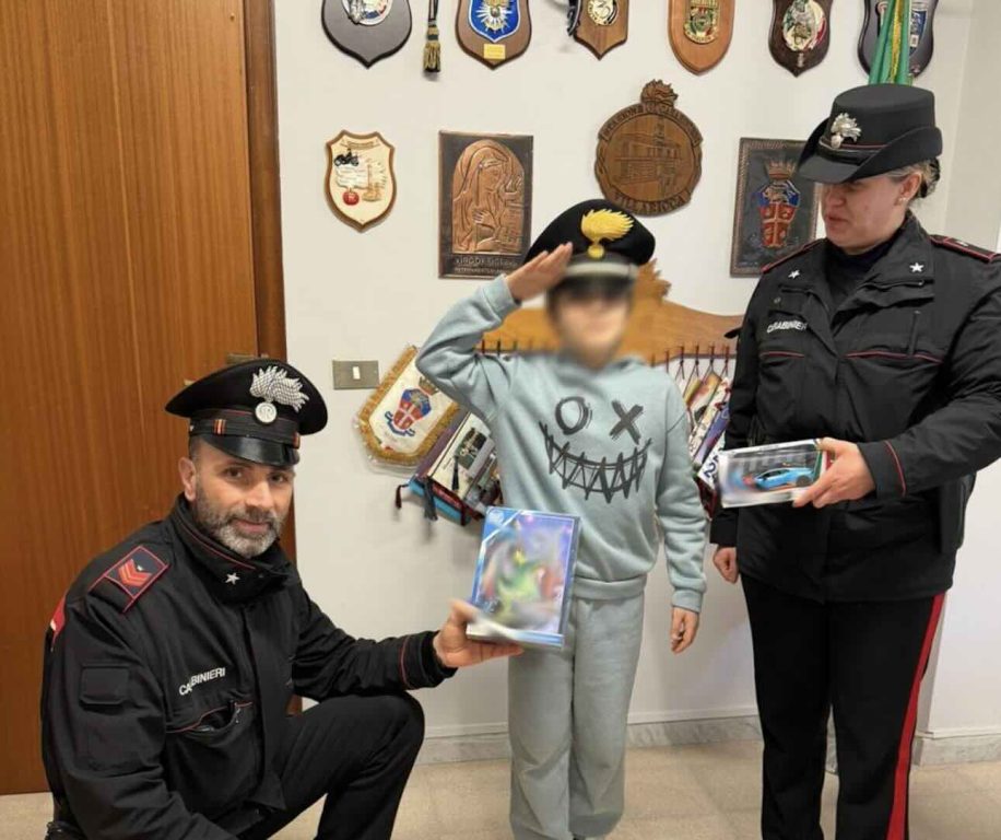 Mugnano, a 11 anni vende libri e disegni per regalo di Natale alla sorellina