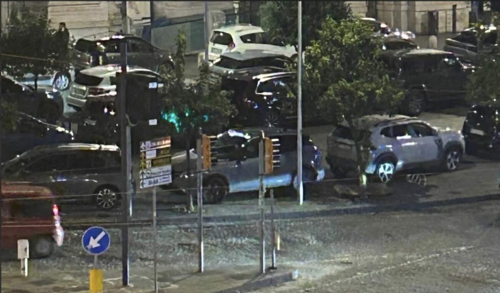 Napoli, alla Metro Mergellina: posti disabili e scivoli bloccati dalla sosta selvaggia