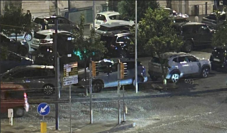 Metro Mergellina sosta selvaggia