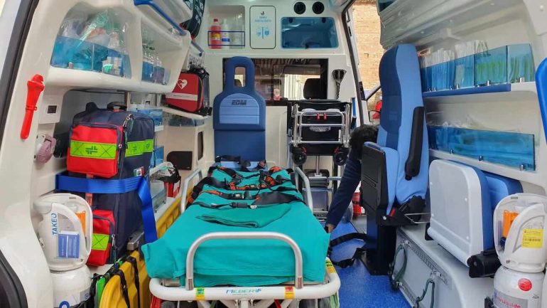 Napoli, caduta dalla barella, poi l’infezione: una morte annunciata. La CTU: ‘Omissioni a catena’