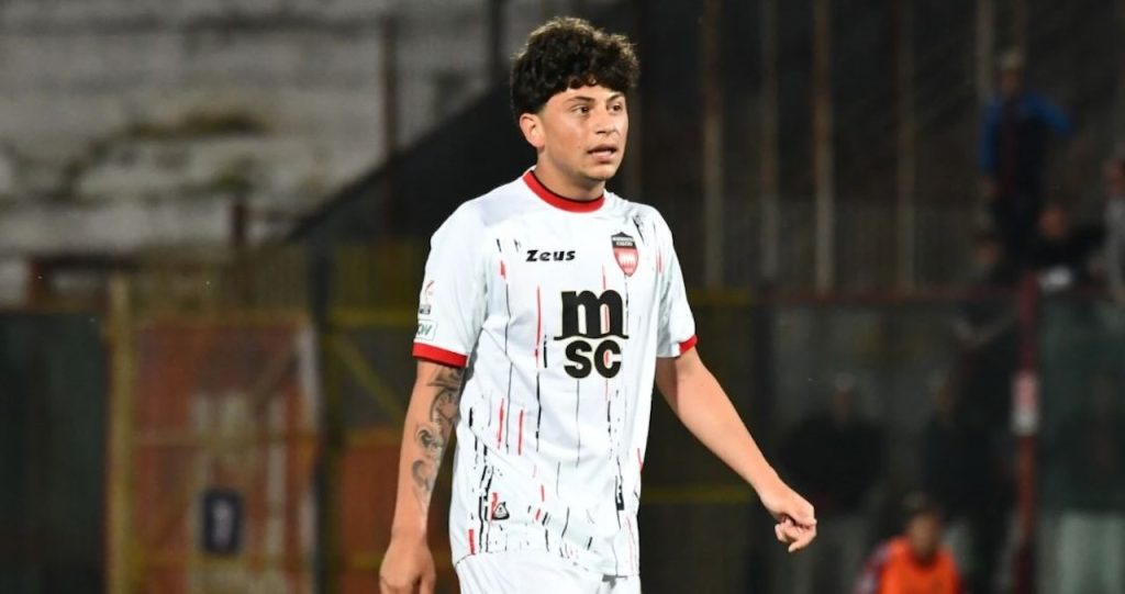 Napoli, calciatore 18enne accoltellato a Chiaia: vittima di una spedizione punizitiva