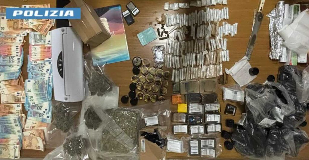 Napoli, corriere della droga beccato dalla polizia ai Ponti Rossi