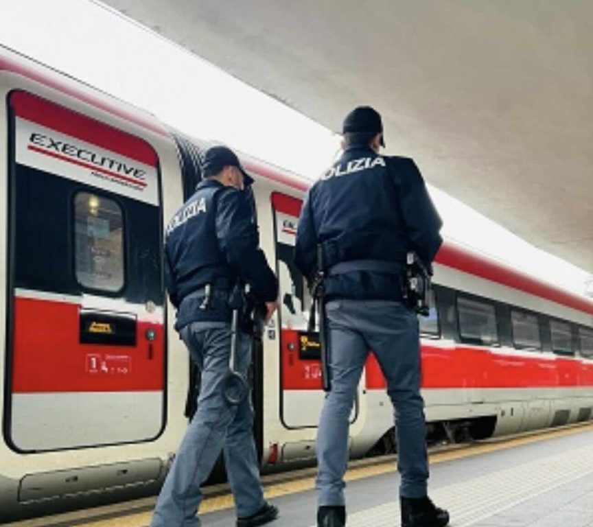 Naples, drug dealing at Central Station: wanted pusher arrested after a chase on the tracks