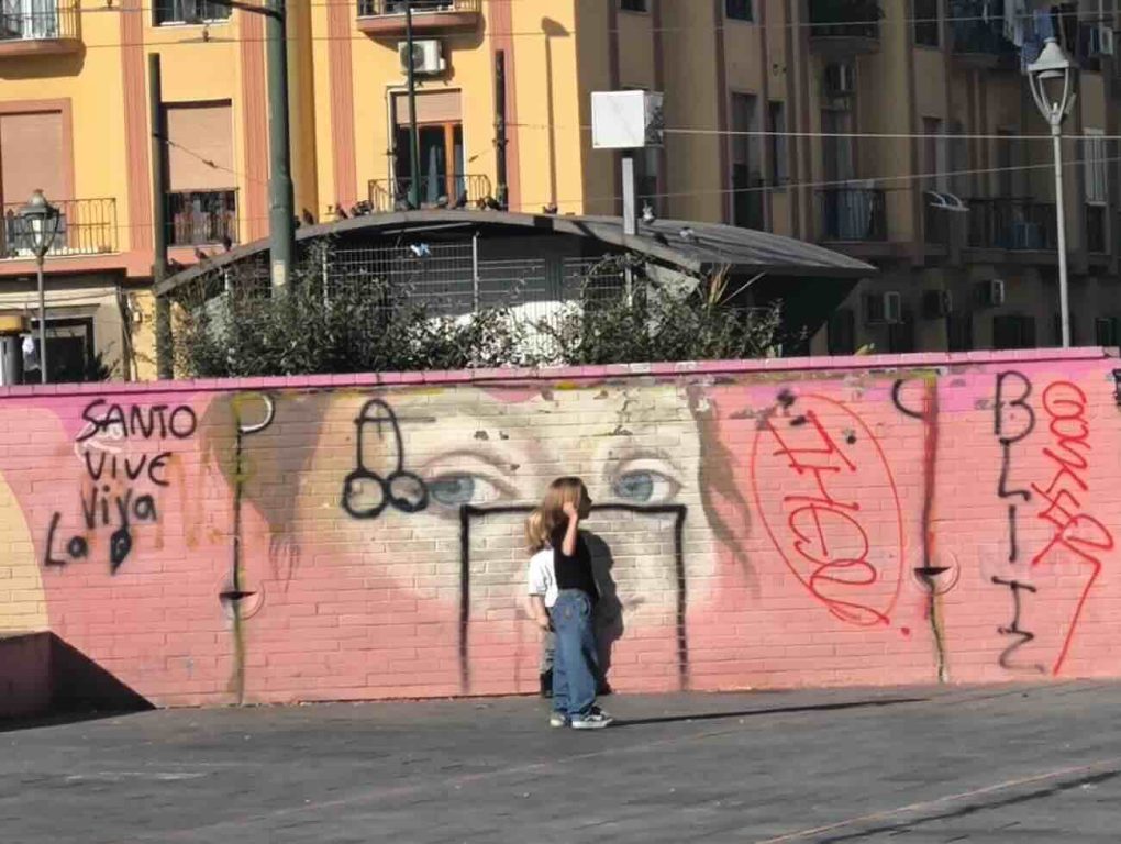 Napoli, vandalizzato ancora il murale per Noemi in piazza Nazionale