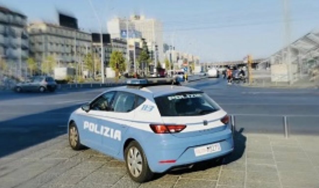 Piazza Garibaldi, 23enne arrestato per rapina e aggressione: fuga dei complici