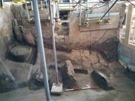 Pompei, scoperte nel quartiere servile: spuntano fave e frutta, prove sulla dieta degli schiavi