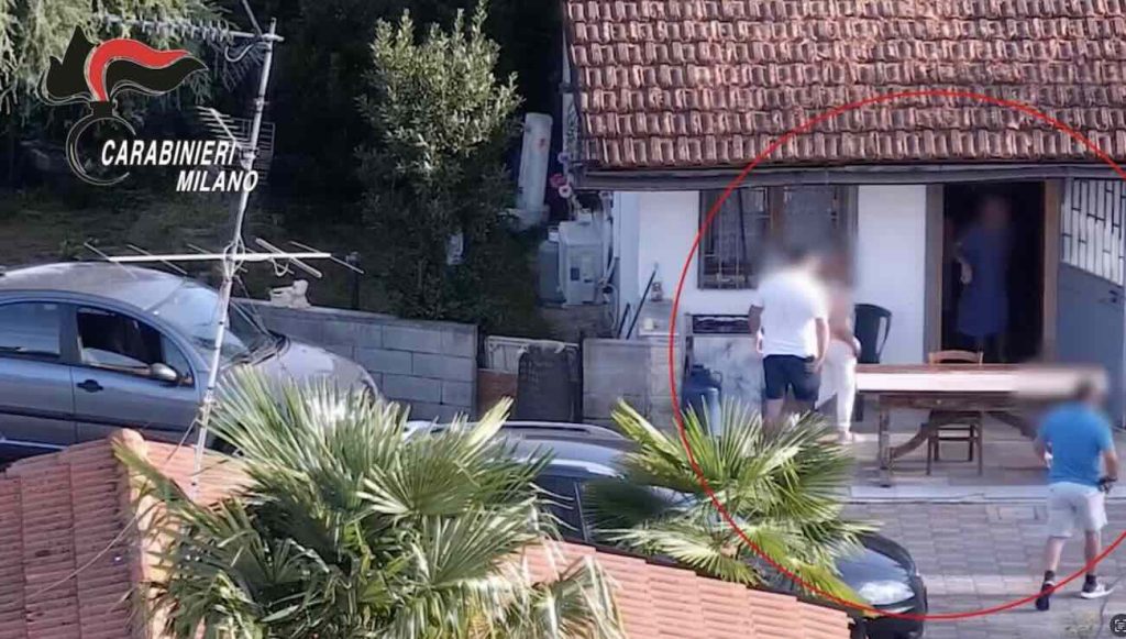 Smantellata a Milano la banda che truffava anziani: 16 arresti e sequestro beni per 2,5 milioni