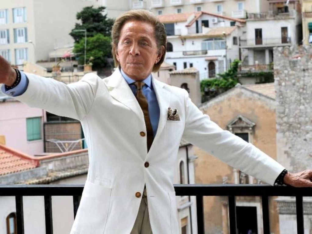 Addio allo stilista Valentino, si spegne a 93 anni il maestro dell’eleganza italiana