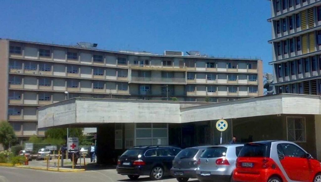 Battipaglia: si ferisce con la sua pistola clandestina, arrestato in ospedale