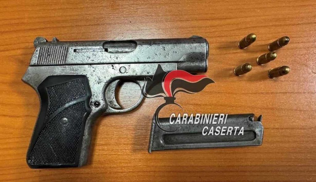 Blitz dei carabinieri a Marcianise: armi sequestrate, arresti e controlli