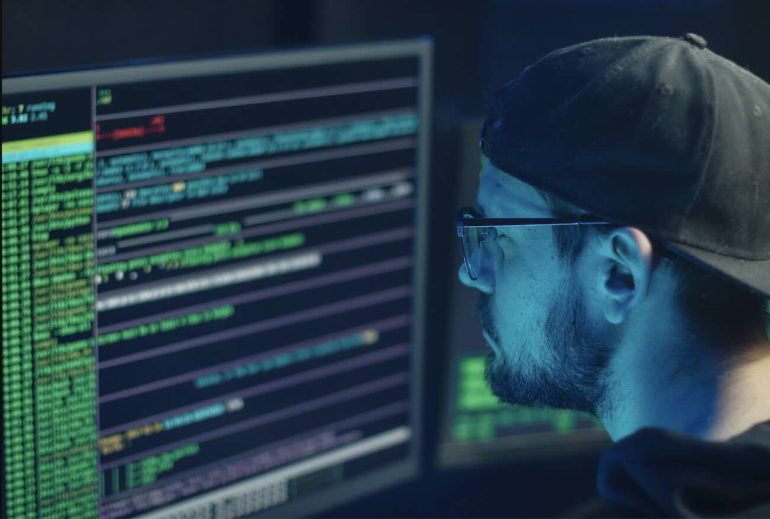 Boom della criminalità informatica in Campania: allarme truffe digitali e piattaforme illegali