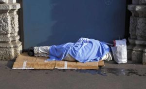 Nel 2025 morte in strada 414 persone senza dimora: “Una strage invisibile”