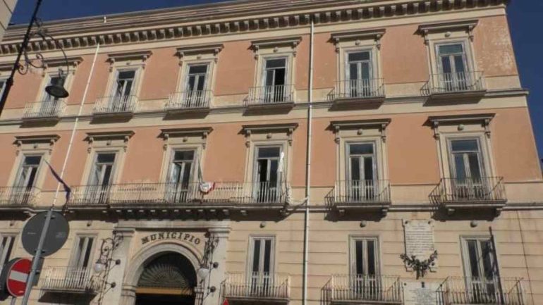 Mobbing e discriminazione, il Comune di Avellino condannato: 70mila euro a una dipendente con disabilità