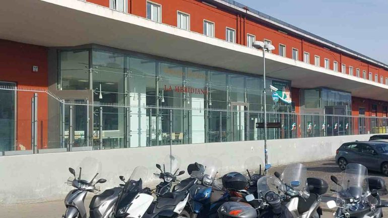 Napoli, chiude la storica mensa ferroviaria: a rischio 12 posti di lavoro