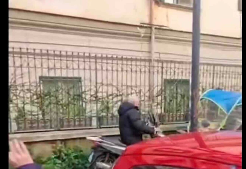 Blitz a Chiaia: pregiudicato ai domiciliari gestiva parcheggio abusivo