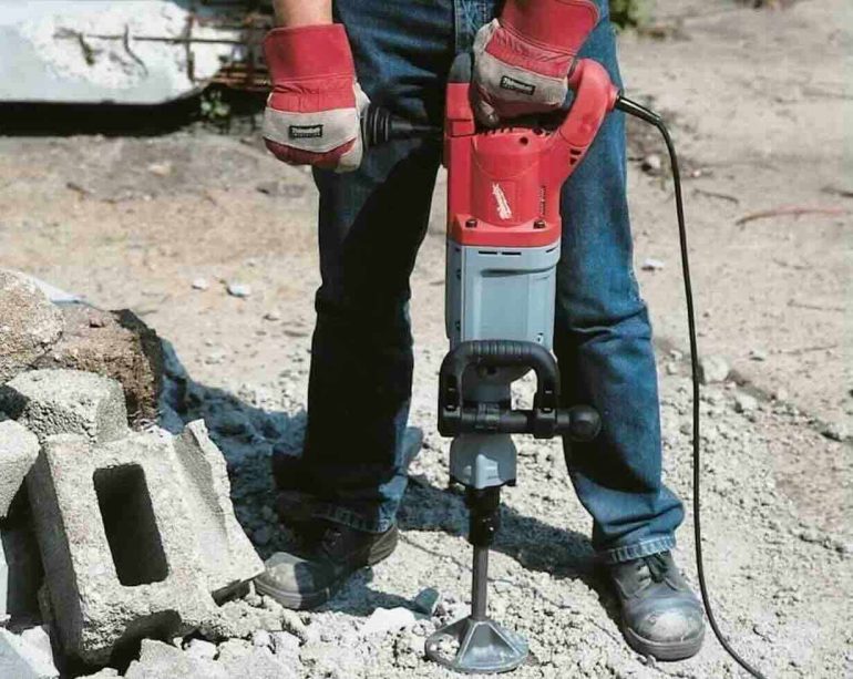 Martello demolitore nel bagagliaio: denunciato 28enne a Benevento