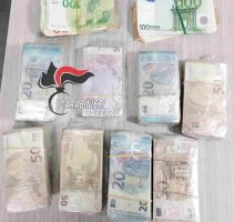 Carinaro, sequestrati 98mila euro in contanti e banconote false: due denunciati