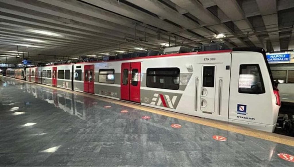 Pendolari Vesuviana in rivolta: «Incontro urgente con Casillo»