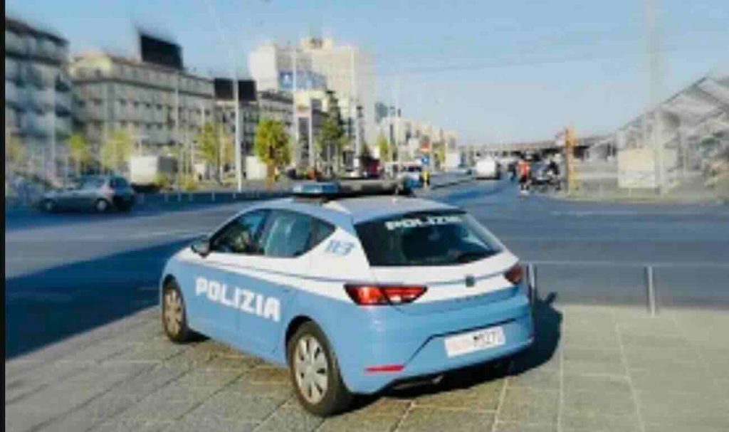 Tradito dal segnale dei suoi stessi auricolari: ladro arrestato a Piazza Garibaldi