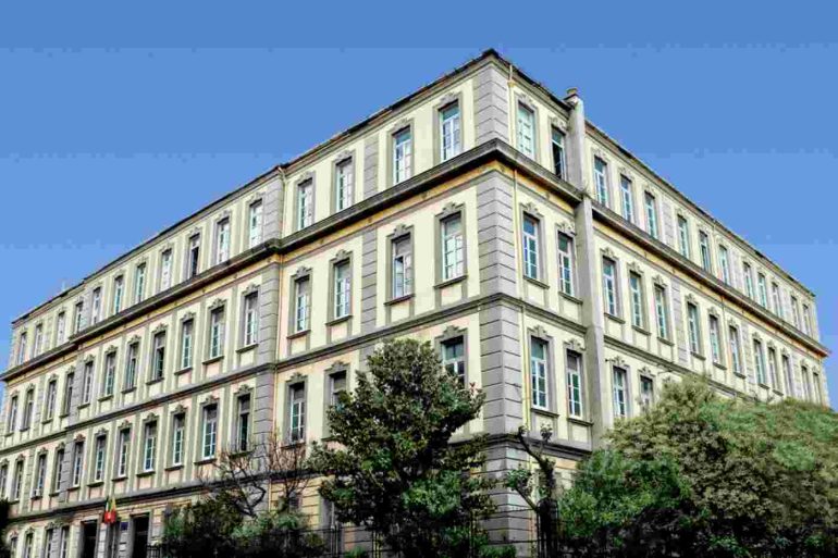 Caso di meningite, chiusa per sanificazione la scuola Angiulli di Napoli