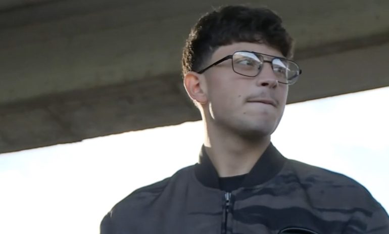 Bruno Petrone torna allo stadio dopo l’accoltellamento. La mamma: «Vogliamo giustizia»