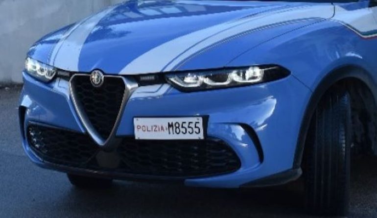 Centro storico di Napoli, 17enne a scuola con un coltello: denunciato