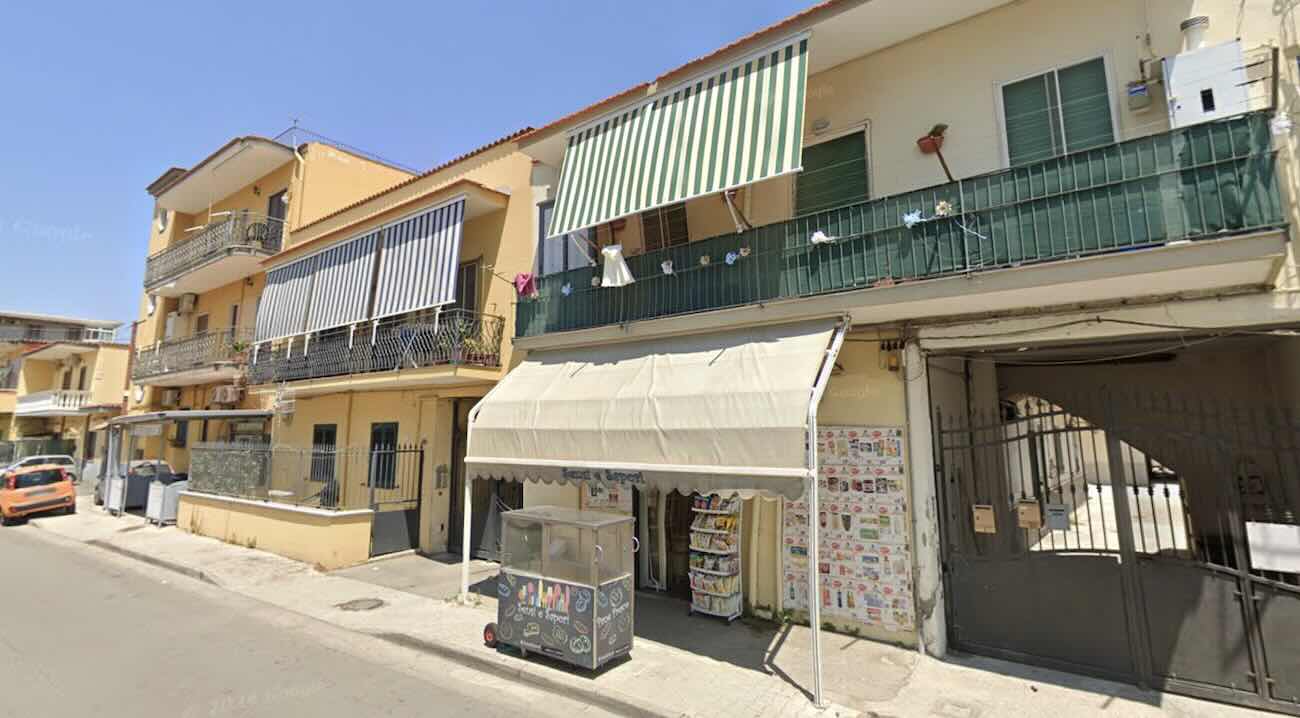 Il palazzo di via Napoli a Castellammare