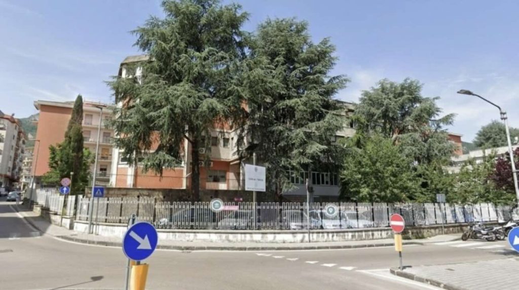 Cava de’ Tirreni, spari contro l’auto di un ristoratore: lui riesce a fuggire