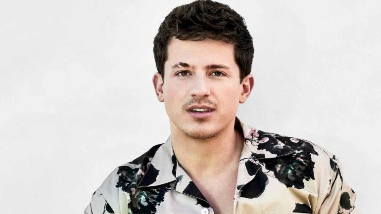 Charlie Puth porta il pop mondiale tra le rovine di Pompei