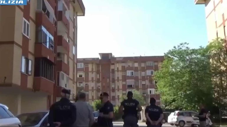 Nella foto, un particolare della vicenda.