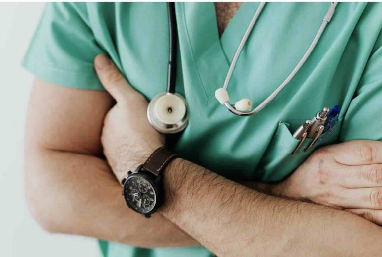 Come parlare delle emorroidi al medico senza imbarazzo