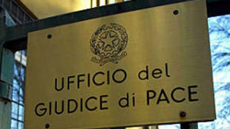 Consulenze in cambio di favori: così i giudici di pace pilotavano le sentenze
