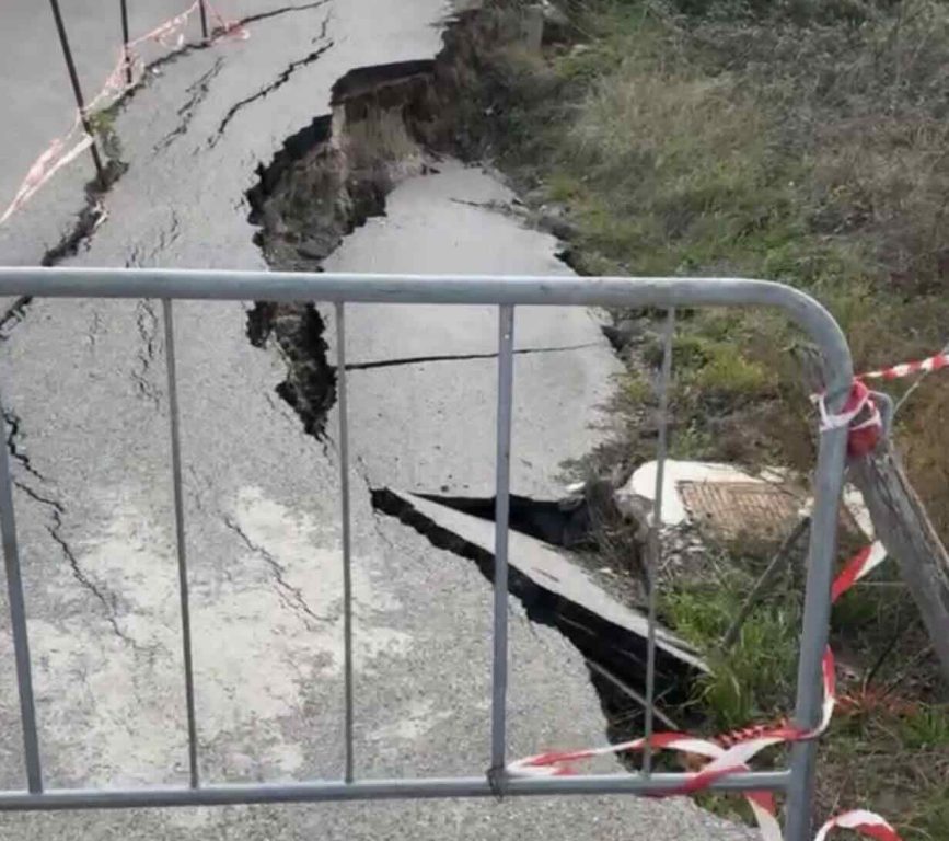 Frasso Telesino, strada provinciale interrotta e frazione senz’acqua: la denuncia di «A Tua Difesa»